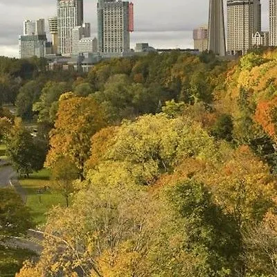 Ramada By Wyndham Niagara Falls/Fallsview