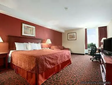 Ramada By Wyndham Niagara Falls/Fallsview Hotel